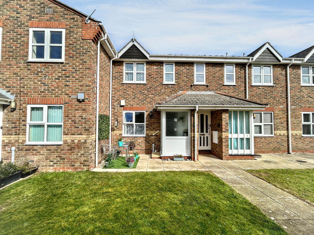 1-bed flat on Lowestoft Road, Gorleston, £135,000