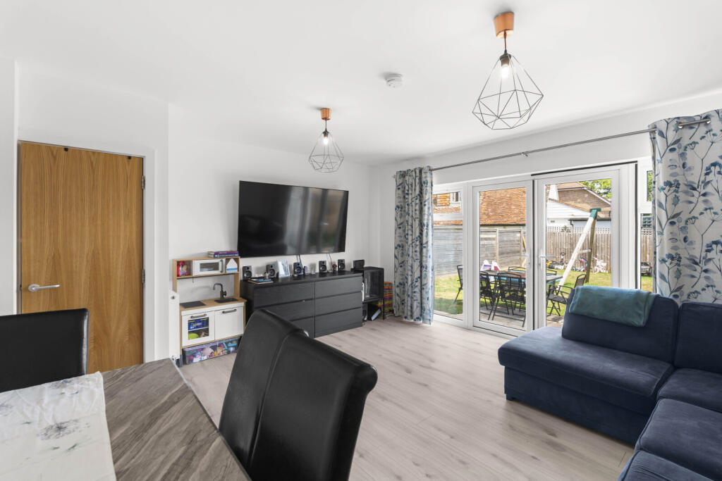 Acorn Grove, Dunmow, Essex, CM6 photo 4