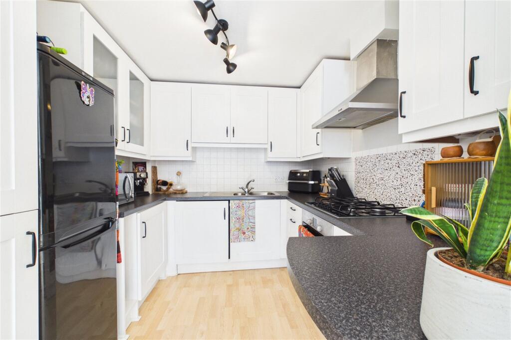 9, Evan Cook Close, London, SE15 photo 4