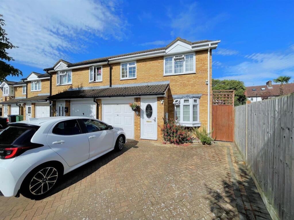 Main image of property: Veals Mead, Mitcham, CR4