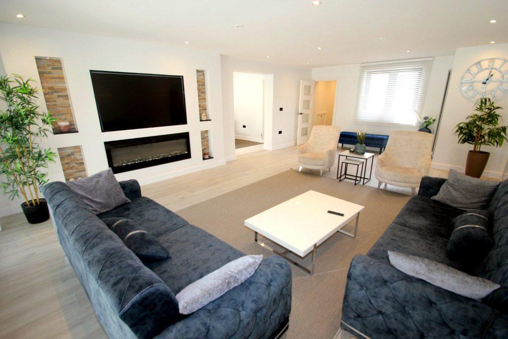 House in Enfield, Brimsdown, Ponders End - View 3
