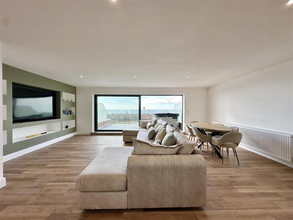 House in Hastings, Bulverhythe - More