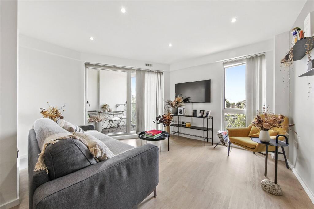 Main image of property: Ipsus Building,
4 Balham Hill, SW12