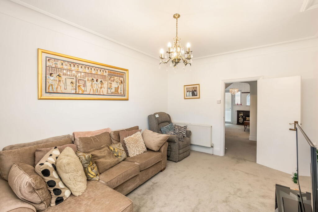 Woodford Road, South Woodford, London, E18 - View 4