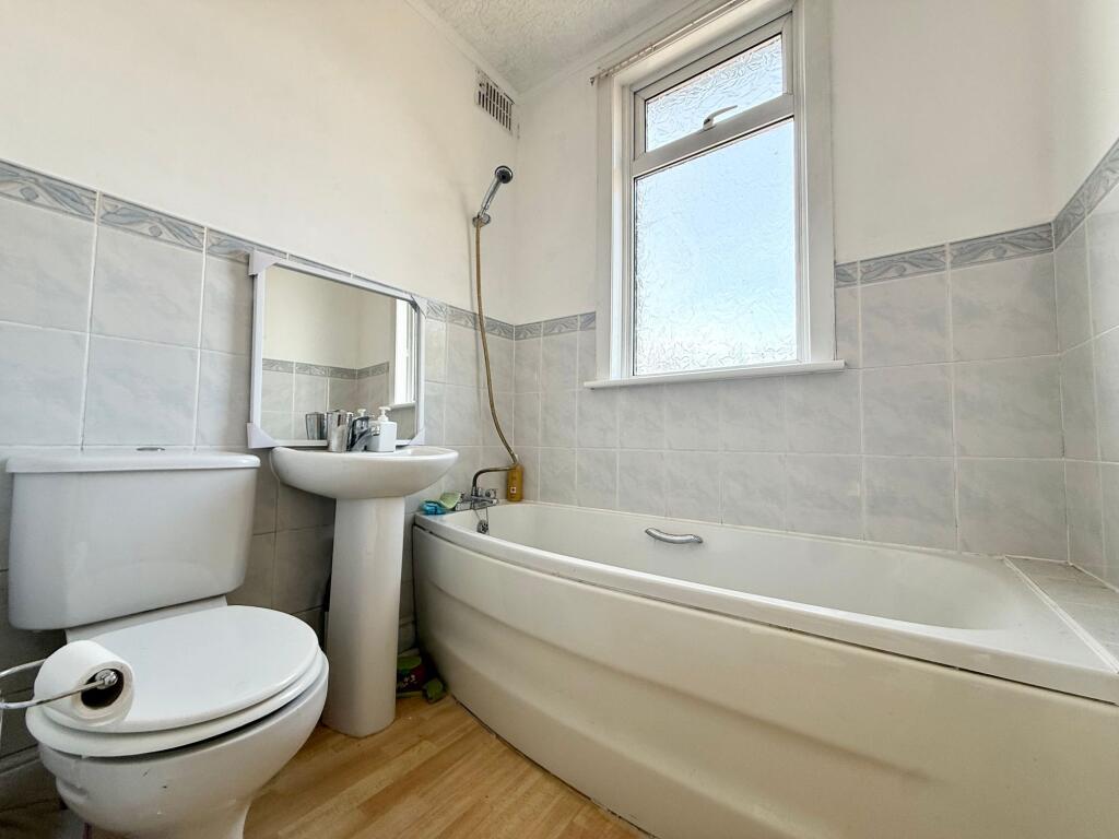 House in Luton, Biscot - View 5