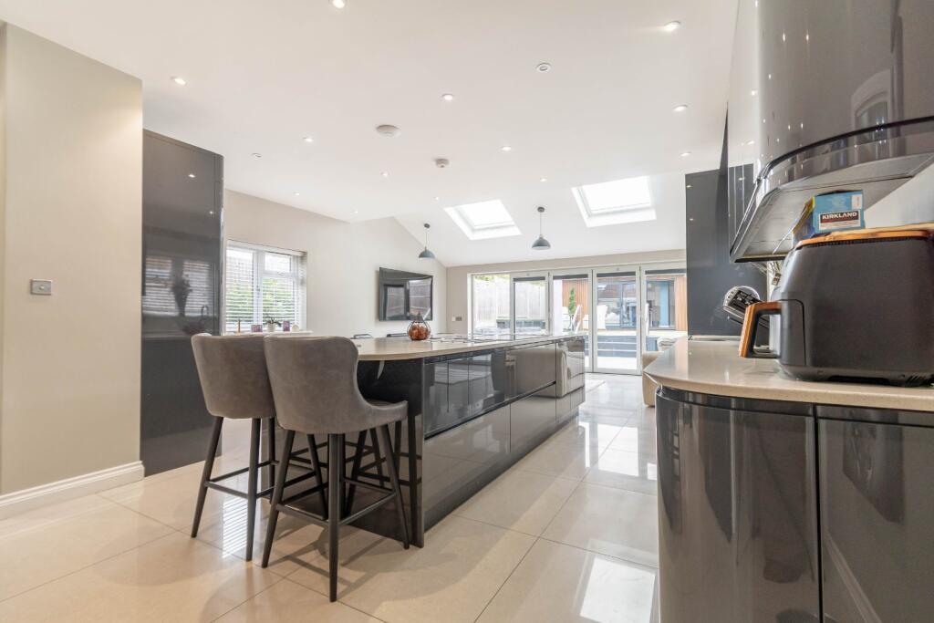 House in Thatcham, West Berkshire - View 3
