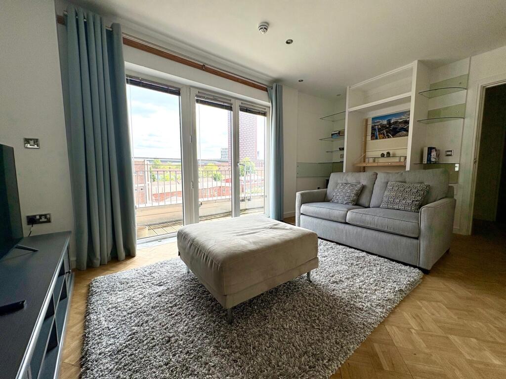 Apartment in Birmingham, Symphony Court, Ladywood - View 5