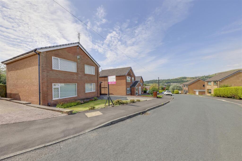 Redwood Drive, Rawtenstall, Rossendale photo 4