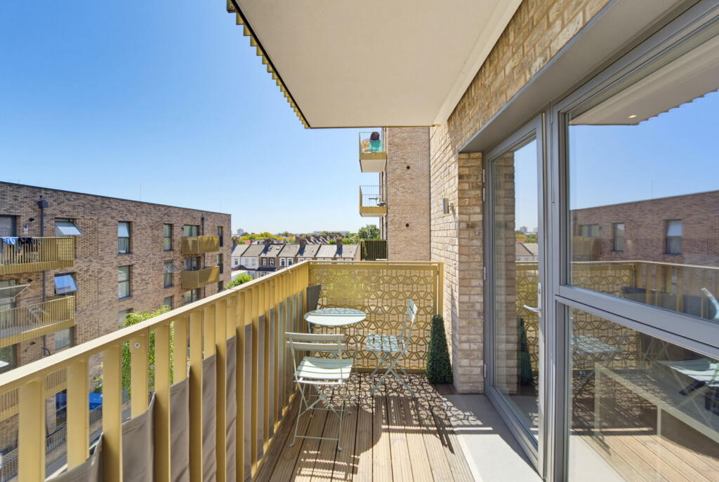 Apartment in Twickenham - View 5