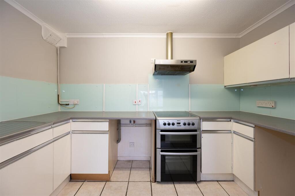 Spencer Close, Hayling Island photo 2