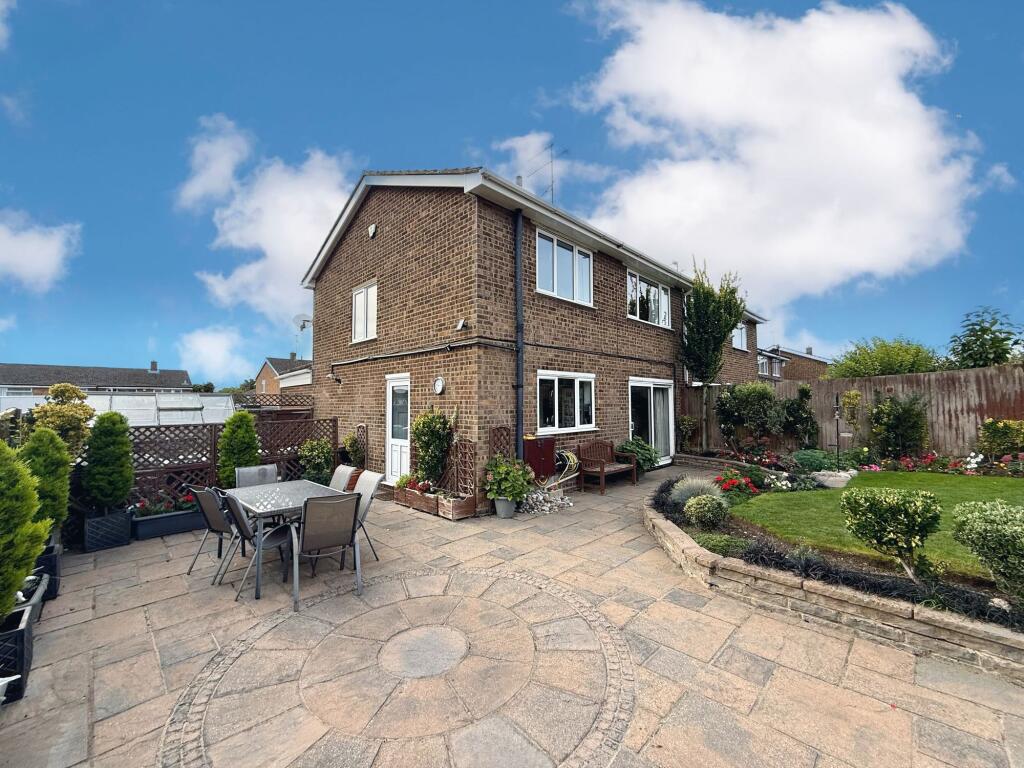 3-bed semi-detached on Redgrave Gardens, Luton, LU3, £375,000