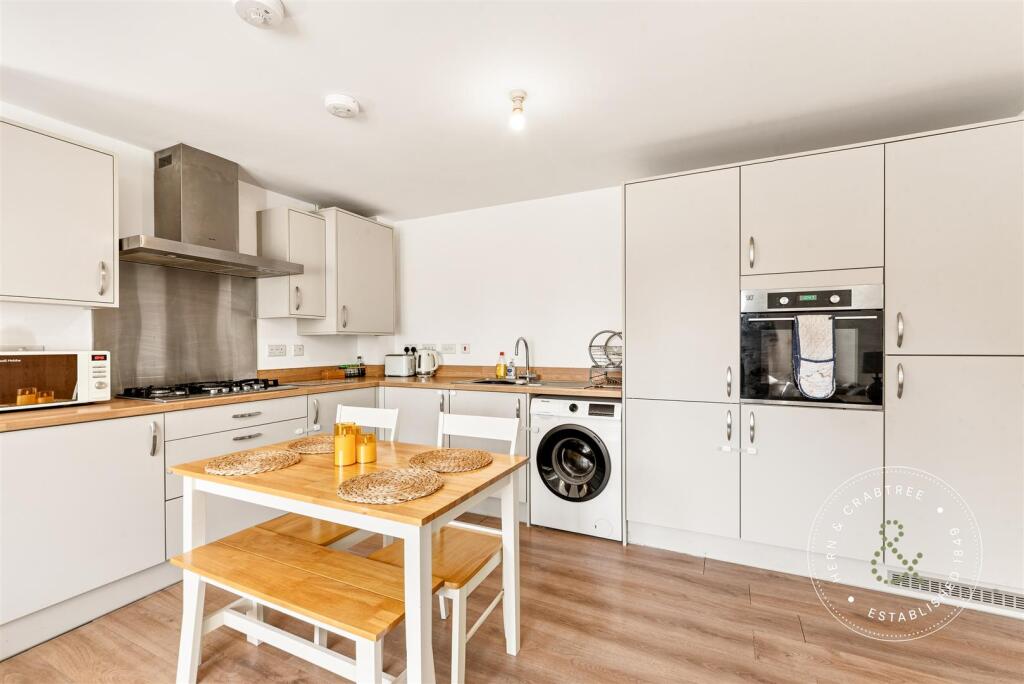 Apartment in Cardiff, Pentrebane, Fairwater - View 5