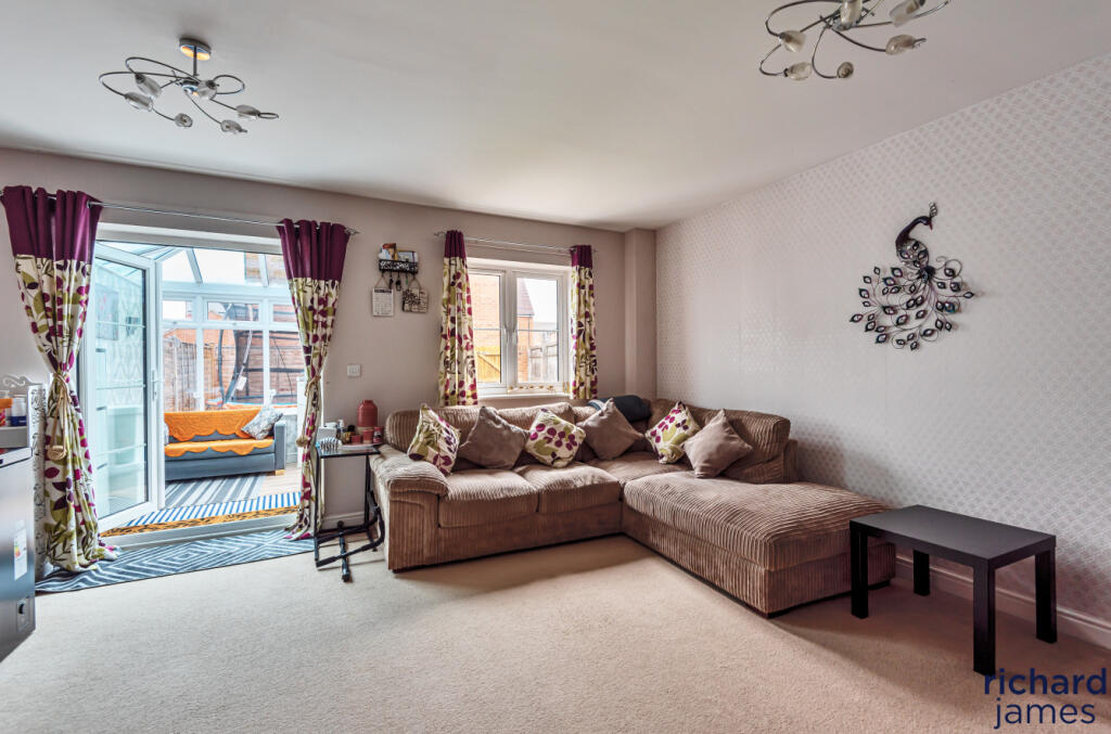 Casterbridge Road, Haydon End, Swindon, SN25 photo 3