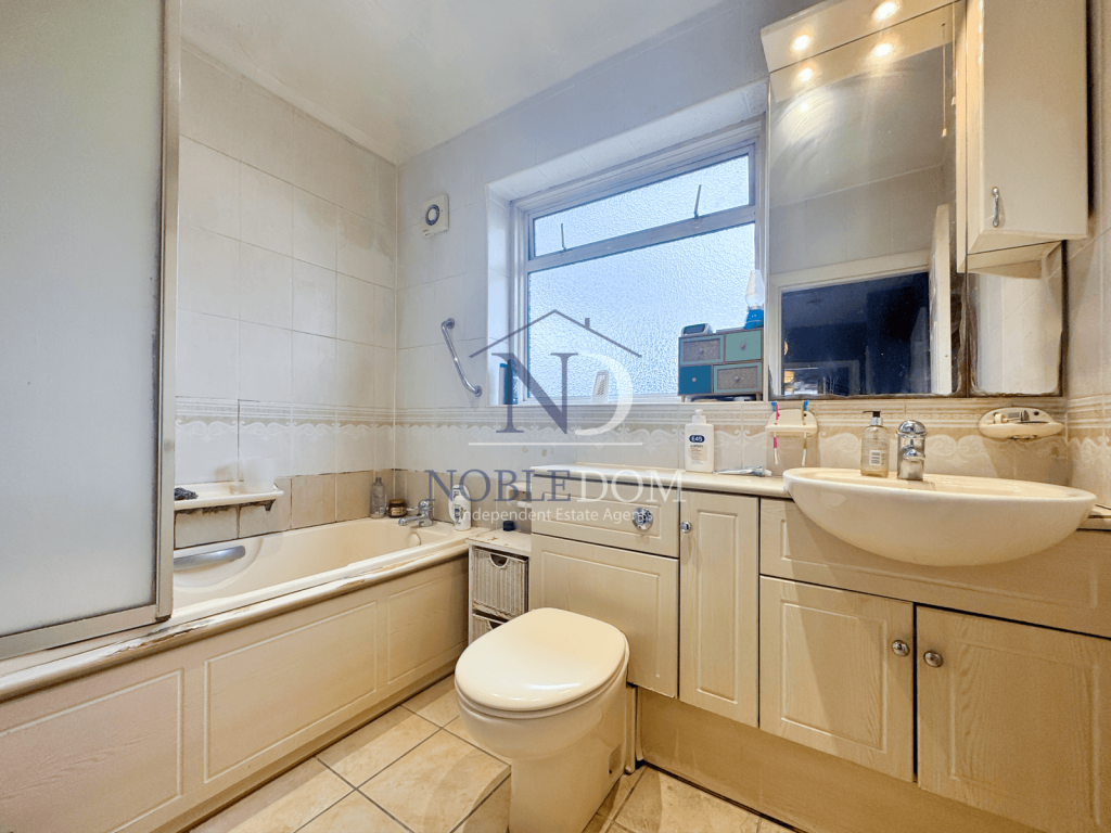 House in London, Hounslow West - More