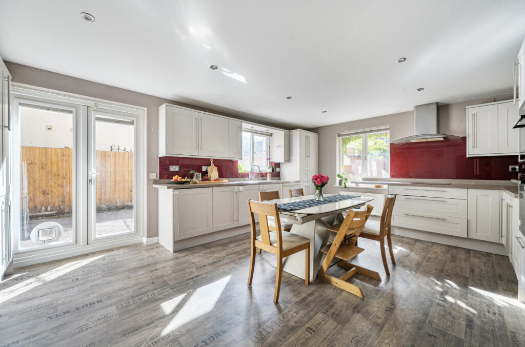 House in Three Mile Cross, Mereoak Park, Shinfield - More