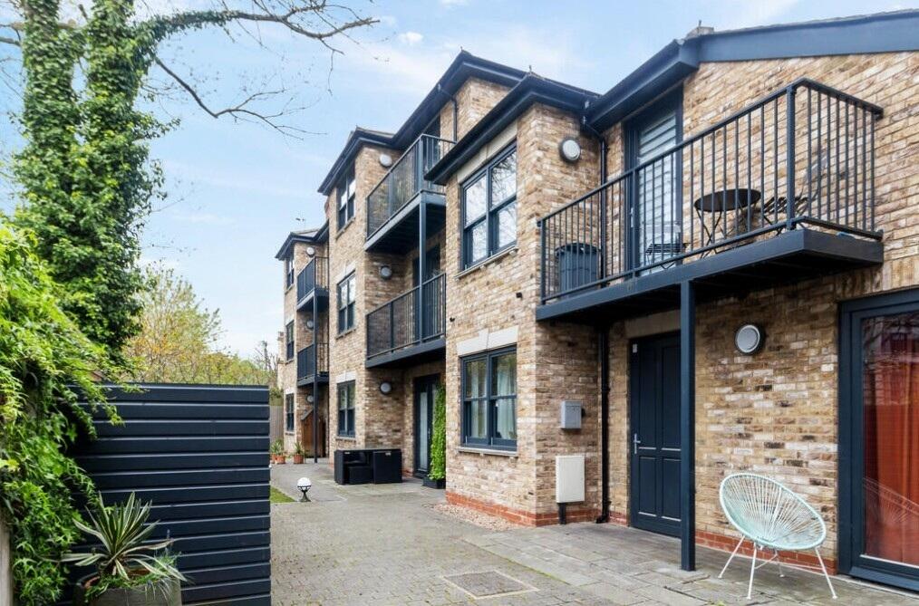 Main image of property: Gordon Close London N19