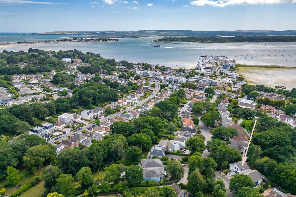 House in Poole, Lilliput - More