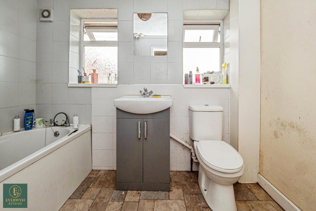 House in Hull, Longhill - View 5