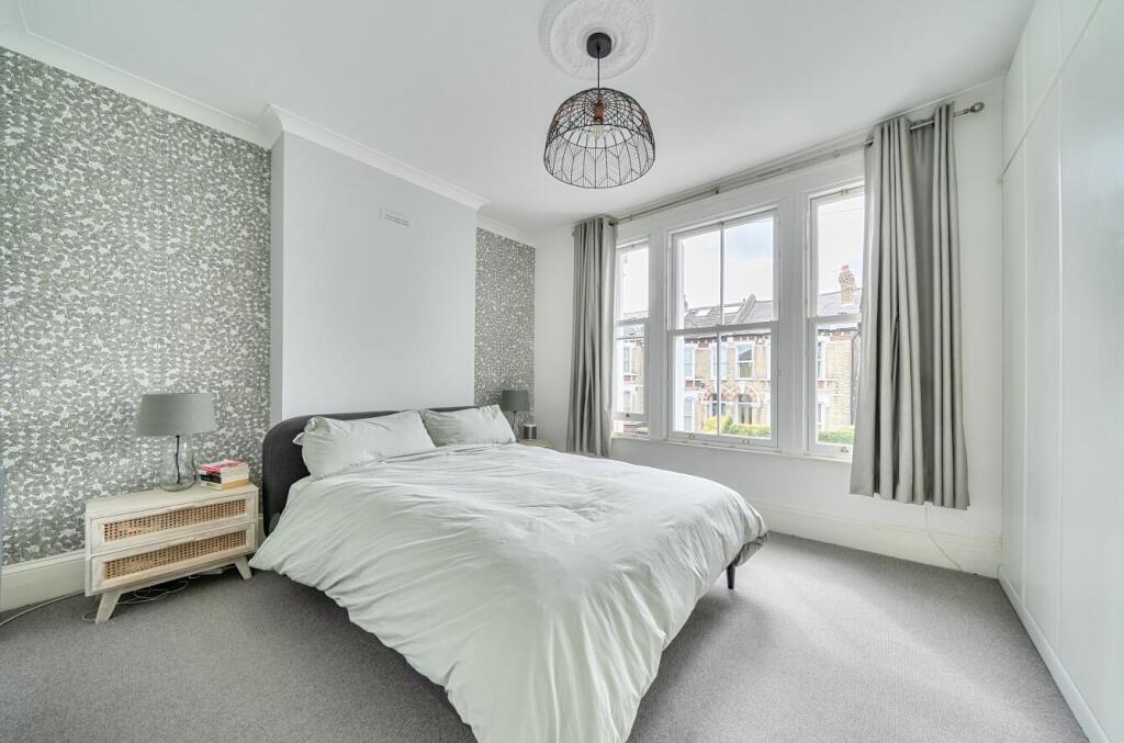 House in London - View 3