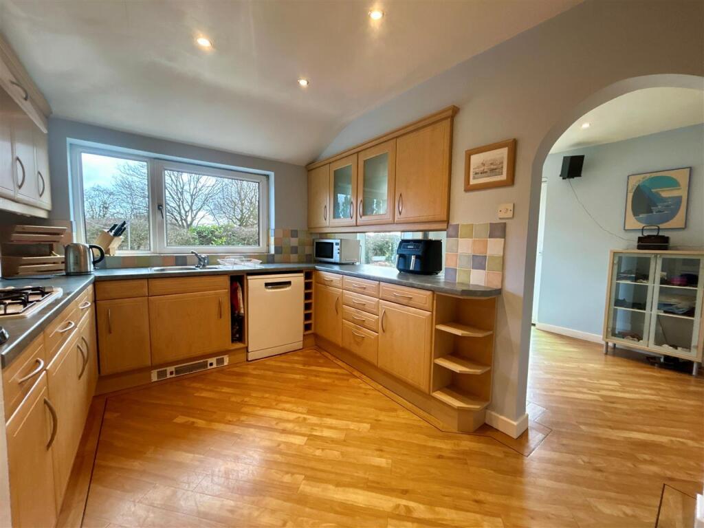 New Hall Avenue, Heald Green, Cheadle photo 3