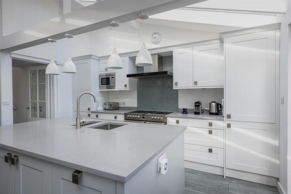 House in Dorchester - View 5