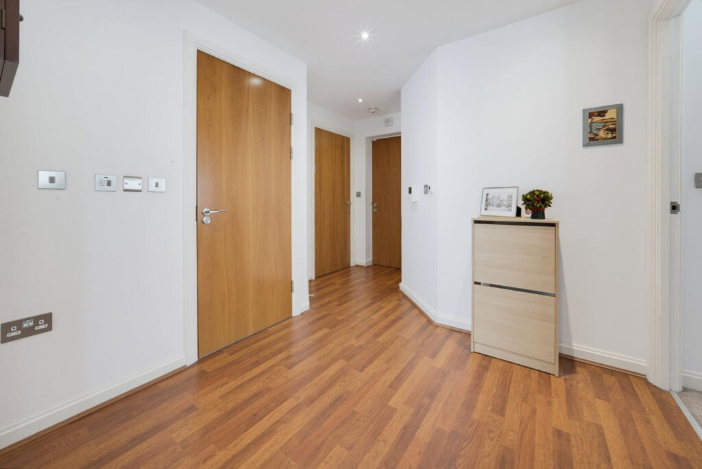 Apartment in Cardiff, Llanishen - View 2