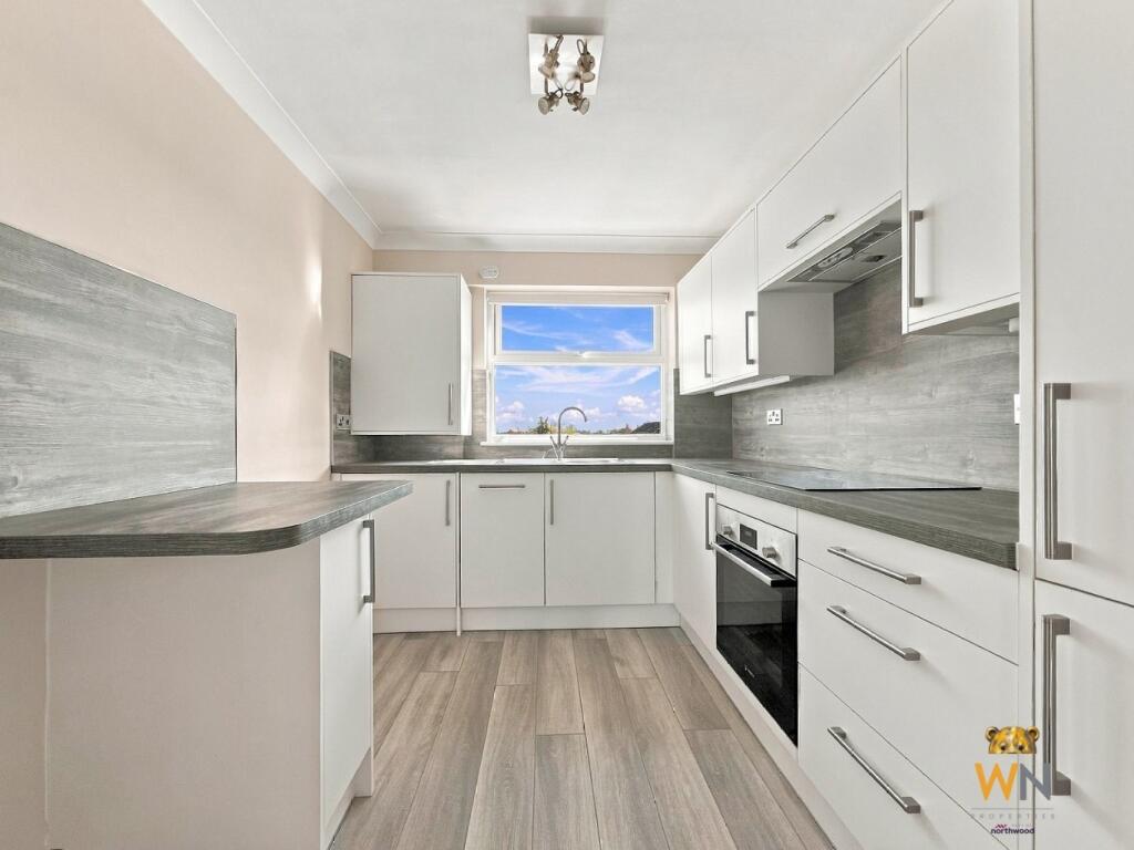 Apartment in Brentwood, Essex - View 4