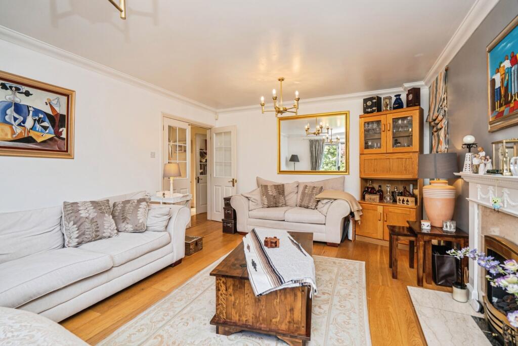 Green Lane, Leatherhead, Surrey, KT22 photo 4