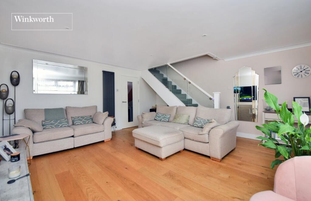 House in Sutton - View 2