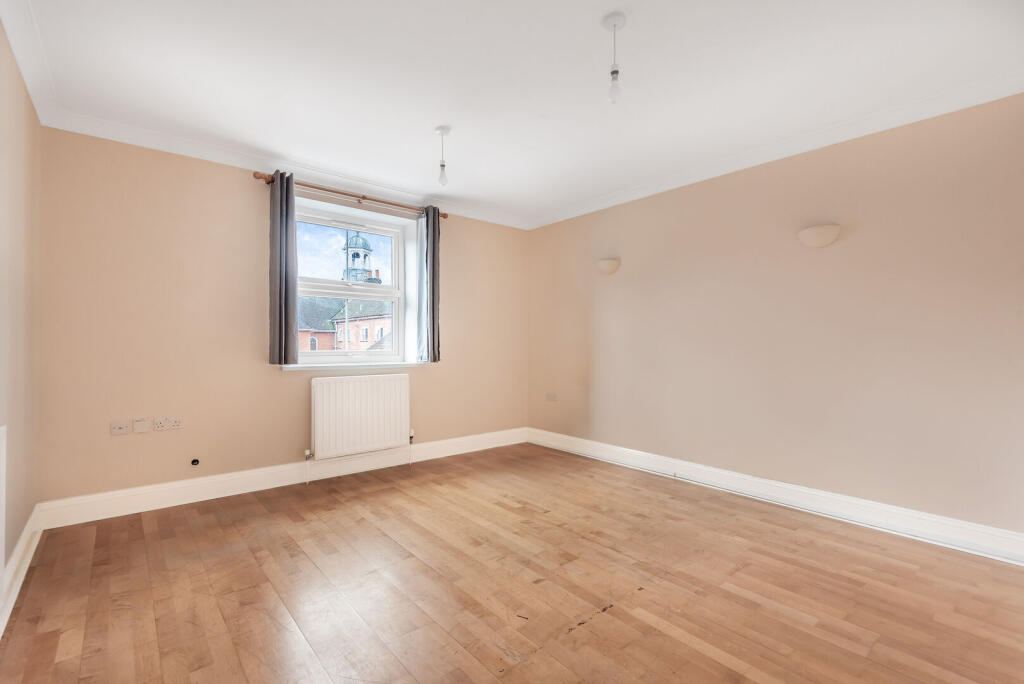 Apartment in Guildford, Surrey - View 2