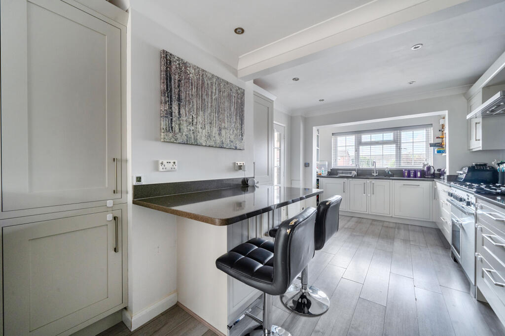 House in Maidenhead, Cox Green - View 3