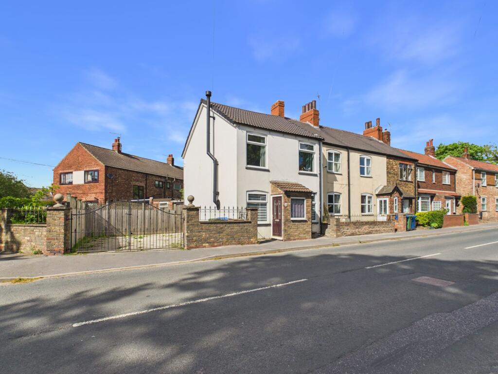 Main image of property: Pontefract Road, Snaith, DN14