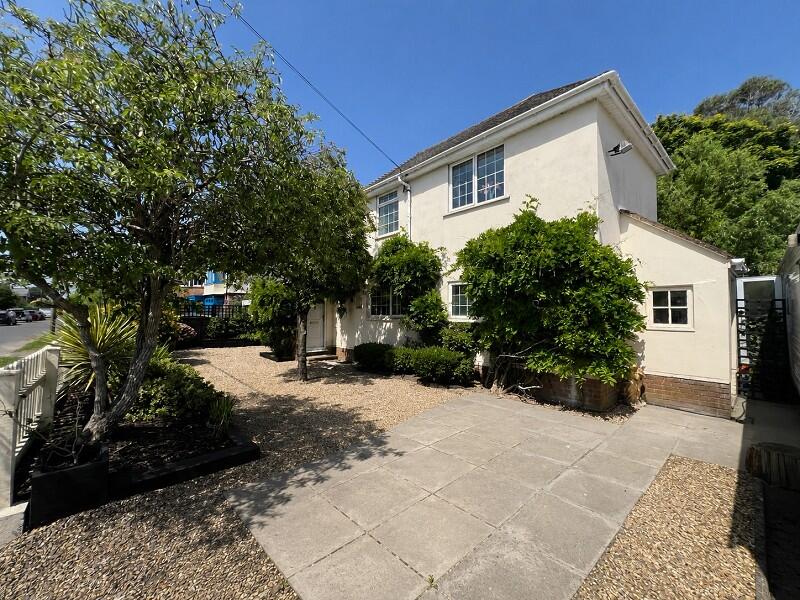 Main image of property: 4 Kings Road, New Milton, Hampshire. BH25 5AY
