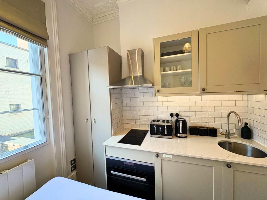 Apartment in London - View 5