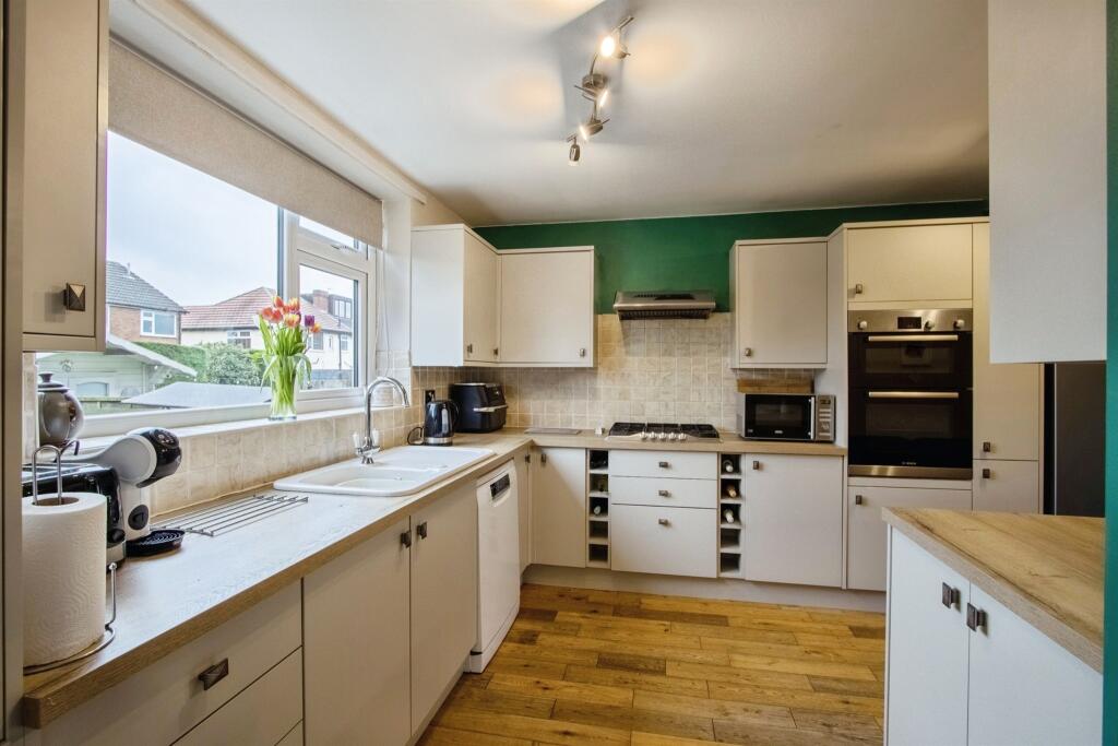 Austhorpe Avenue, Leeds photo 2