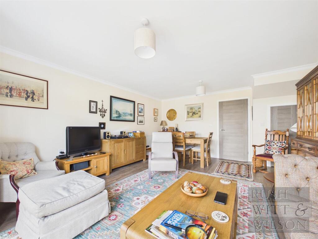 House in Tonbridge - More
