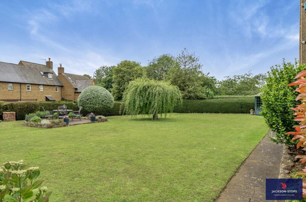House in Earls Barton - View 3