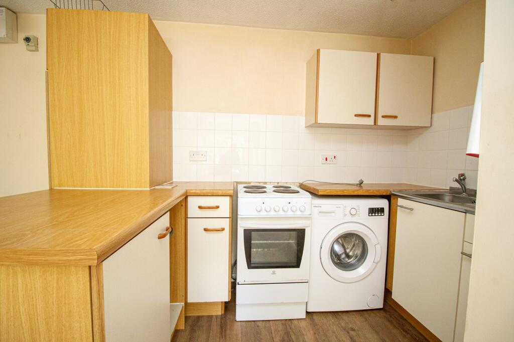 Apartment in Hart, Crookham Village - View 4
