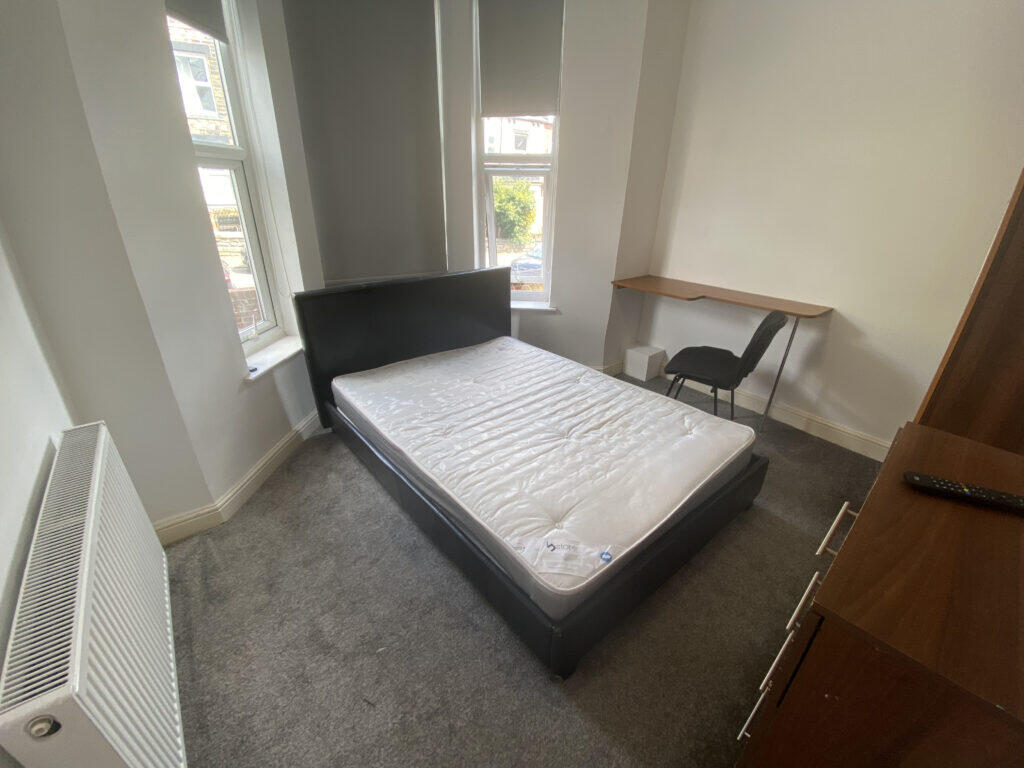 6 bedroom terraced house for rent