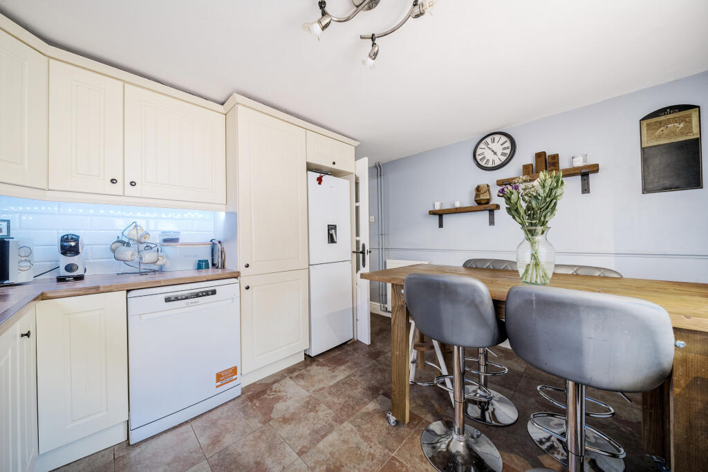 Bradenstoke, Nr Chippenham, Wilts, SN15 photo 4