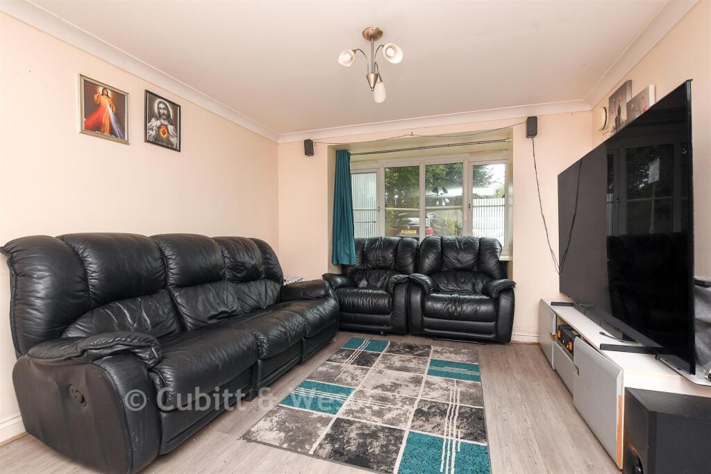 Apartment in Redhill - View 4