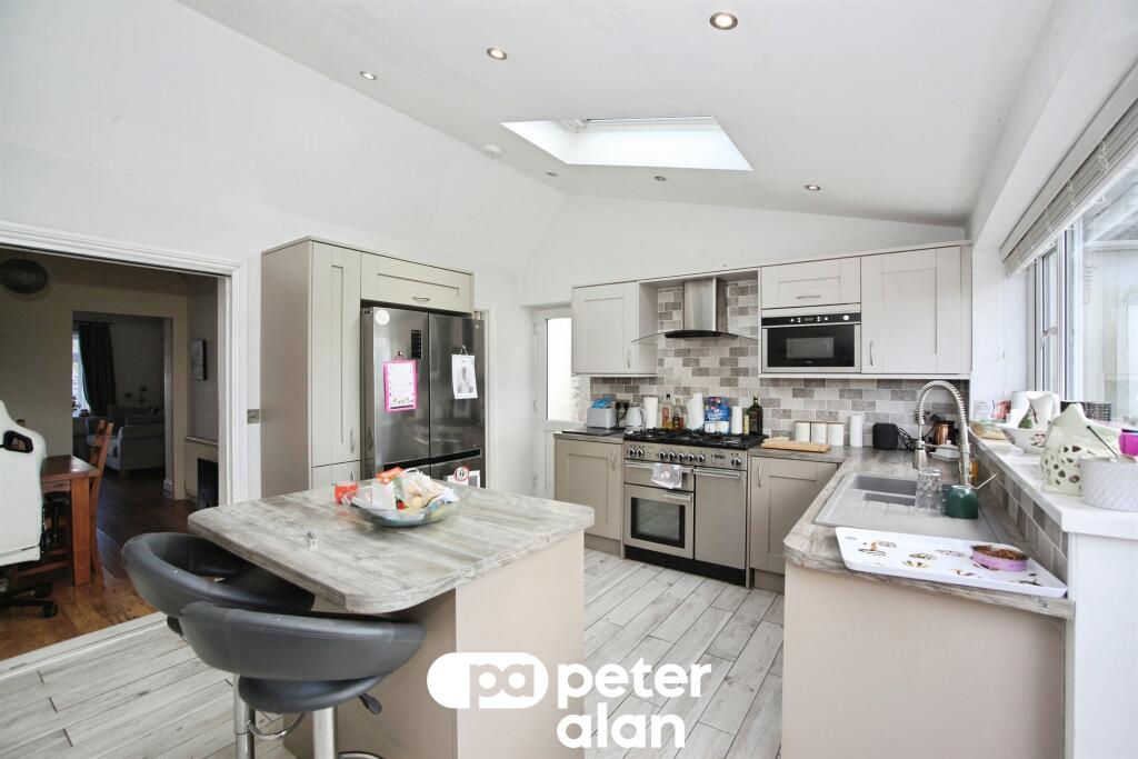 House in Maesycwmmer, Caerphilly - More