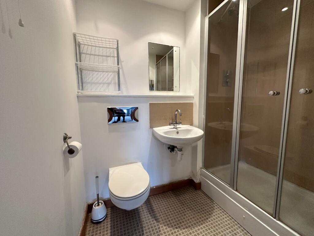 Apartment in Thurrock, Essex - More