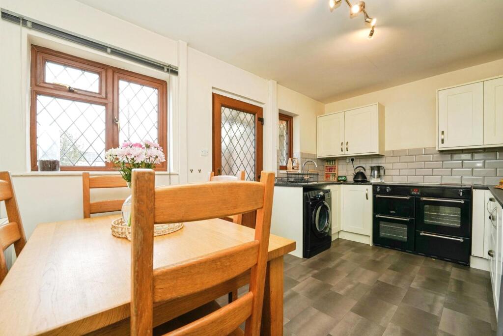 Bibsworth Avenue, Broadway, Worcestershire, WR12 - More