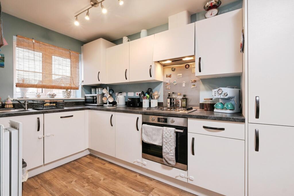 Snowdrop Crescent, Lydney, GL15 photo 4