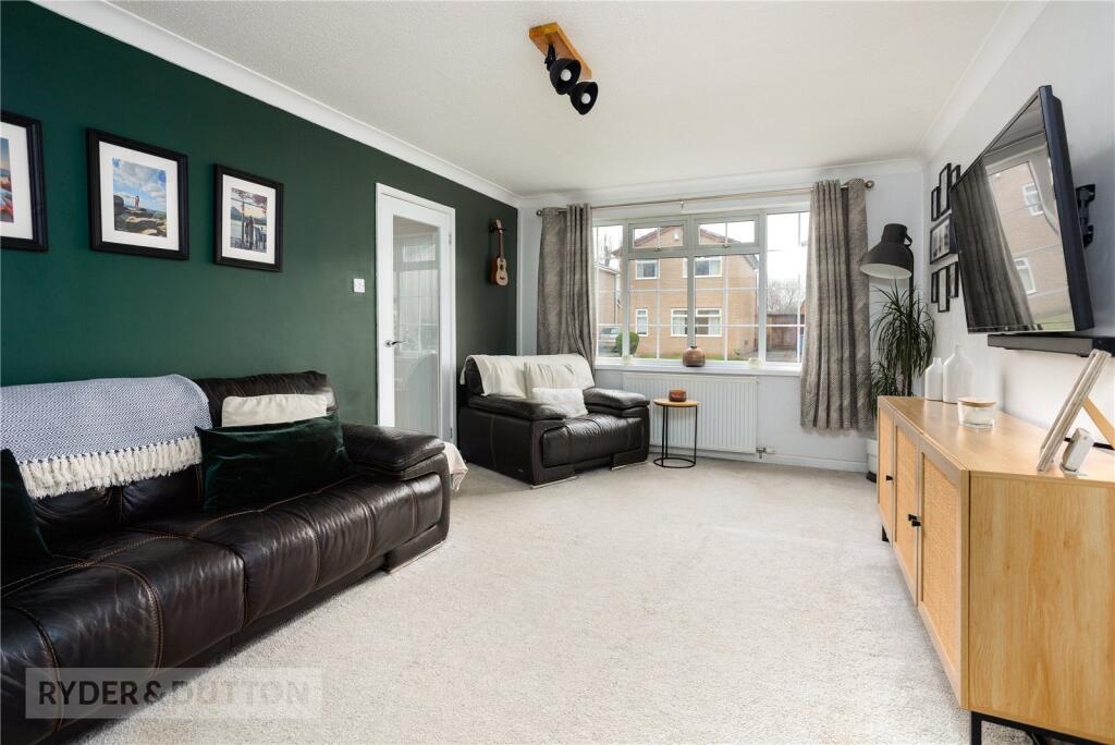 Ivy Green Drive, Springhead, Saddleworth, OL4 photo 4
