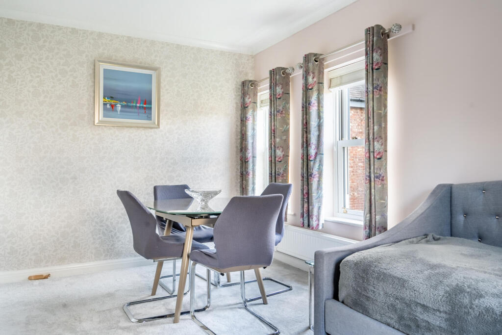 Apartment in York, Clifton - View 5
