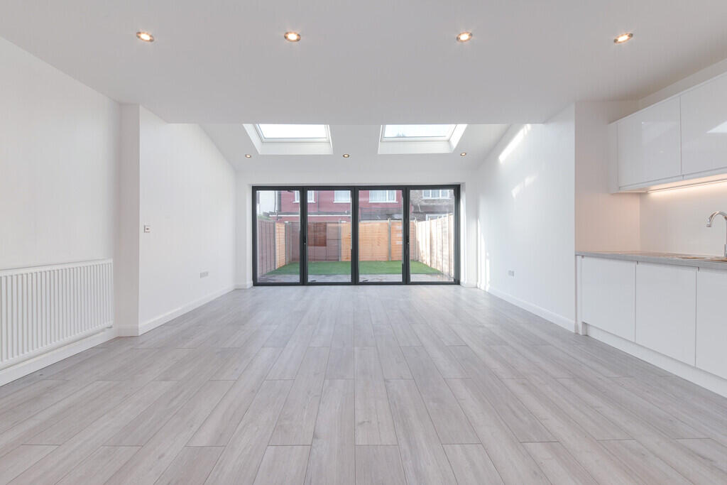 House in London, Scotch Estate, West Green - View 4