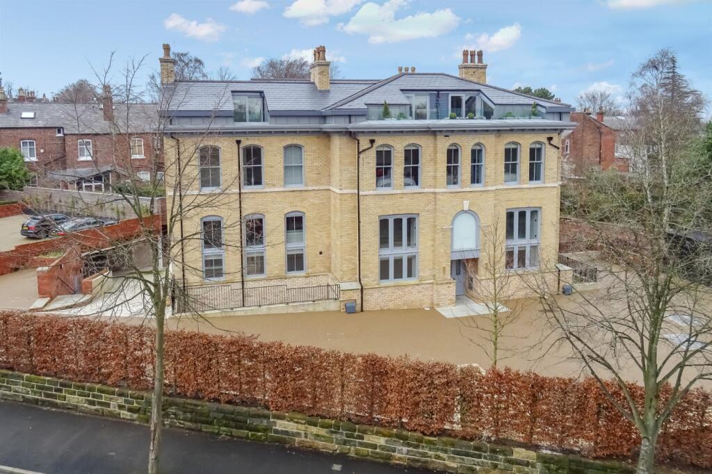 2-bed flat on Cavendish Place, Cavendish Road, Bowdon, WA14, £575,000