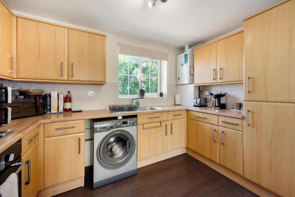 Lynn Crescent, Titchfield Common photo 4